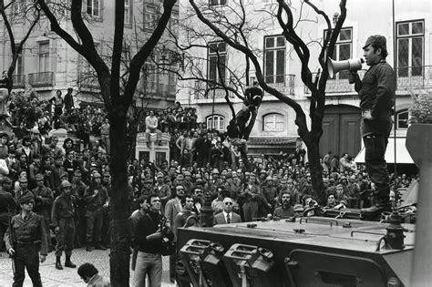 A Mudança Impossível: Um Vistazo Sobre a Revolução de Abril e o Impacto de Seong Jae-gi