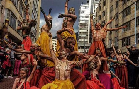 Festival Iberoamericano de Teatro de Cali: Celebrando o Teatro e a Criatividade Colombiana com Um Toque de Únicos!